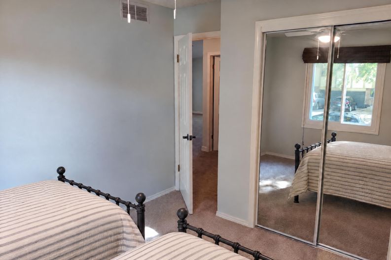 Photo 4 of 28 of 2206 N Basswood Ct, Derby, KS