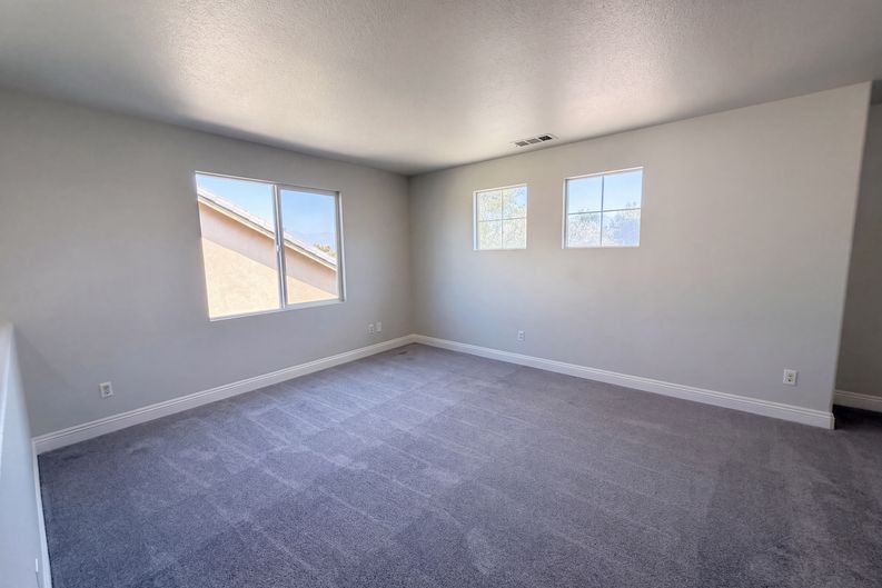 Photo 14 of 33 of 1265 Lavender Ln, Hemet, CA
