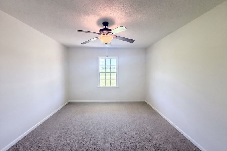 Photo 4 of 16 of 2243 Mintew Cir, Lincolnton, NC