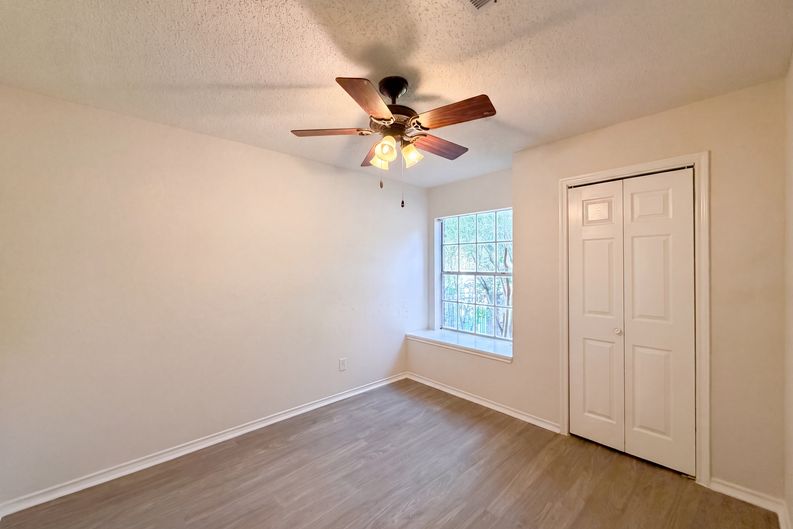 Photo 10 of 21 of 11823 Meadowchase Dr, Houston, TX