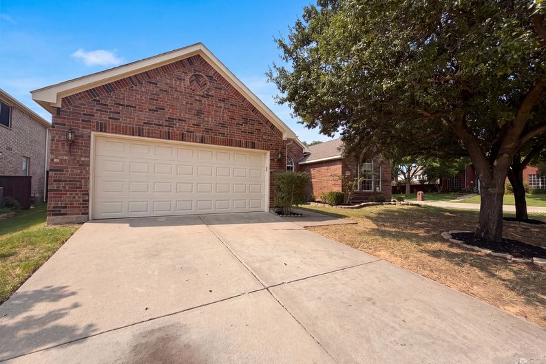 Photo 27 of 31 of 1221 Old Oak Trl, Flower Mound, TX