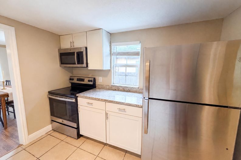 Photo 10 of 23 of 1506 W 16th St, Sanford, FL