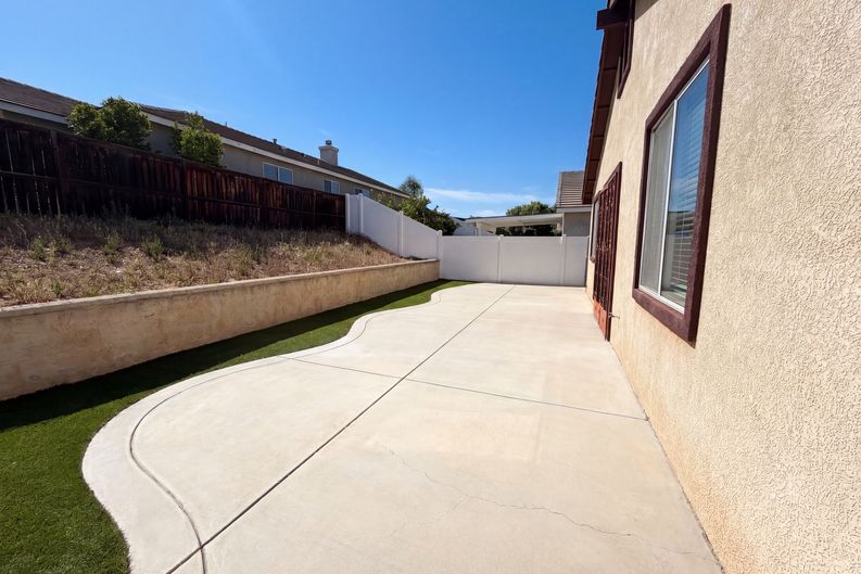 Photo 5 of 19 of 16960 Tack Ln, Moreno Valley, CA
