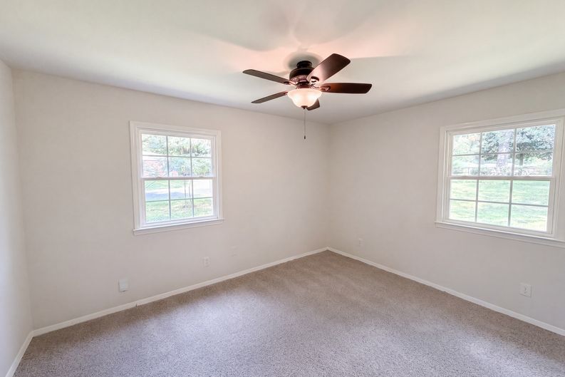 Photo 15 of 21 of 728 Milan Rd E, Charlotte, NC