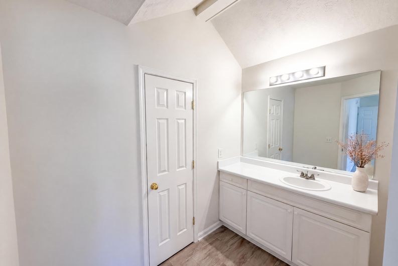 Photo 14 of 21 of 6140 Steve Scarlett Pl, La Vergne, TN