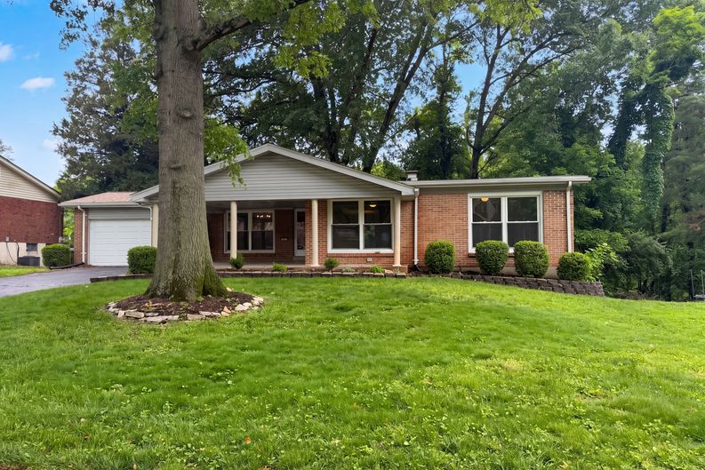 Photo 20 of 25 of 207 Renaldo Dr, Chesterfield, MO