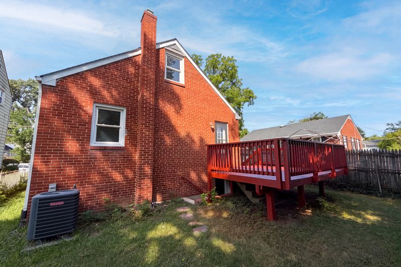 Photo 5 of 22 of 4313 Urn St, Capitol Heights, MD