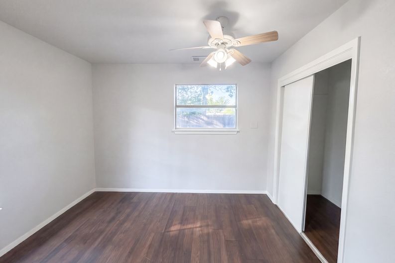 Photo 13 of 17 of 4526 S Horseshoe Trl, The Colony, TX