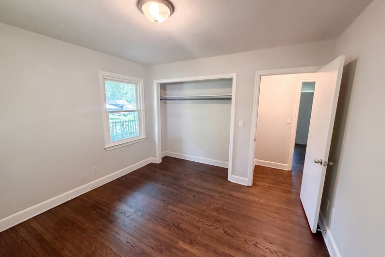 Photo 18 of 23 of 927 Greenlawn Dr, Columbia, SC