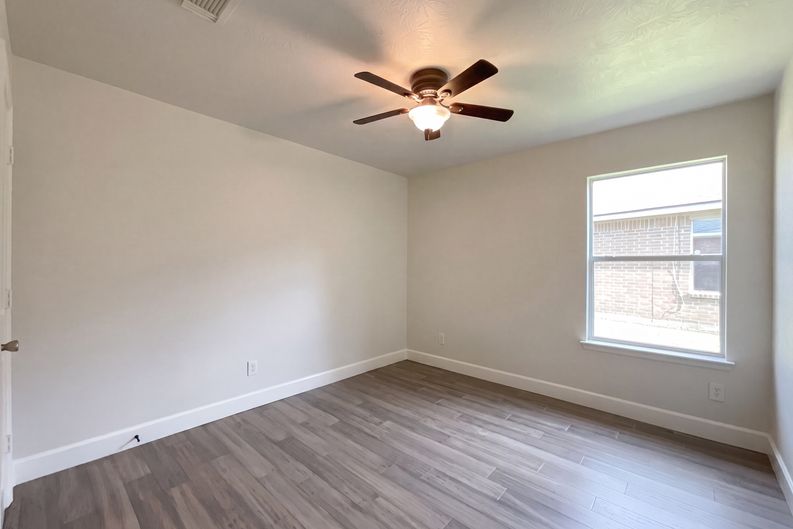 Photo 14 of 16 of 21714 Falcongate Ct, Humble, TX