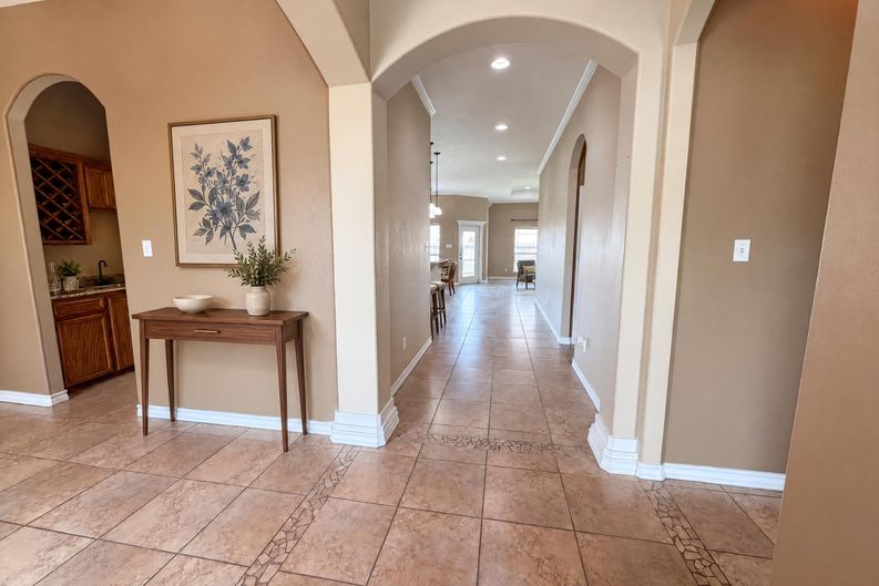 Photo 8 of 18 of 6906 King George Pl, Corpus Christi, TX