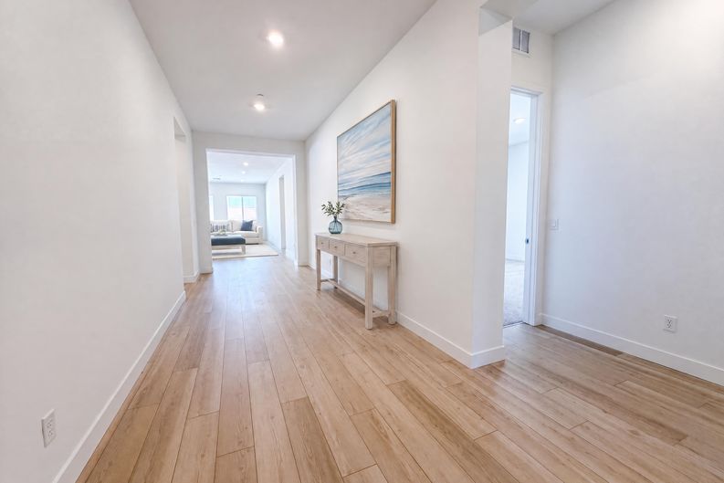 Photo 5 of 32 of 8289 Warbonnet Way, Las Vegas, NV