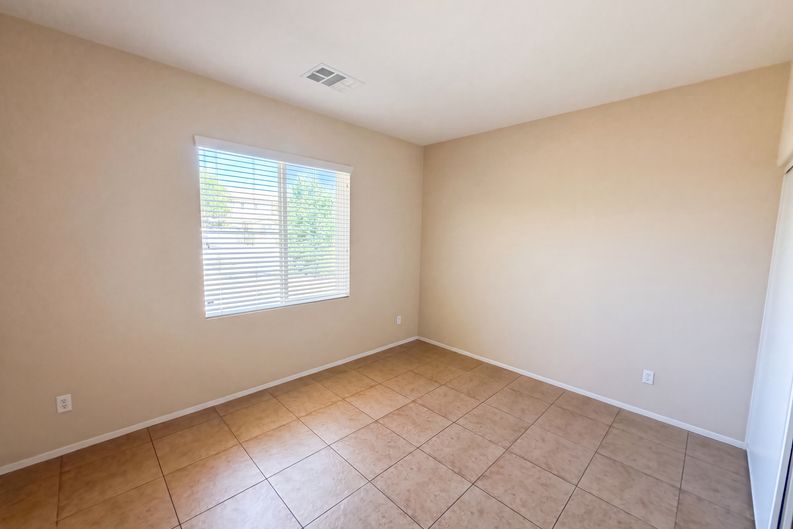 Photo 4 of 33 of 12783 Brandon St, Victorville, CA