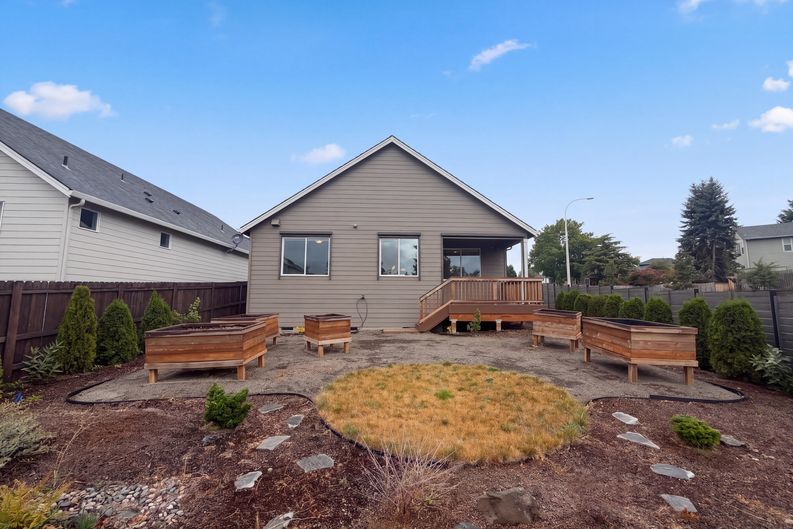Photo 5 of 17 of 614 SW 49th Dr, Gresham, OR