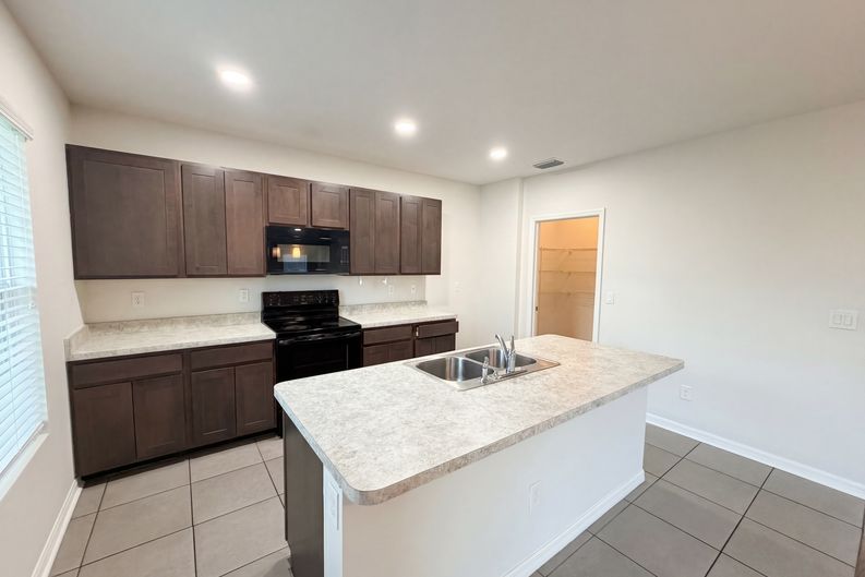 Photo 10 of 34 of 35687 Hillbrook Ave, Zephyrhills, FL