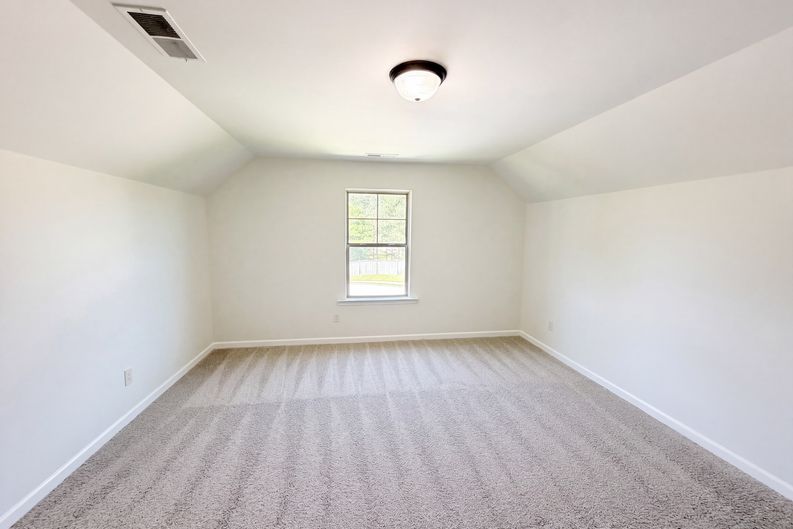 Photo 15 of 24 of 115 Birchwood Ct, Loganville, GA