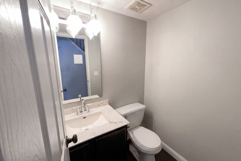 Photo 6 of 21 of 5259 Baysdon Cir, Indianapolis, IN