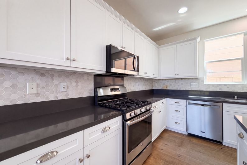 Photo 9 of 31 of 21981 Propello Dr, Santa Clarita, CA