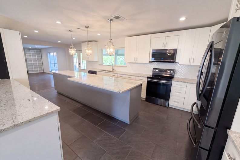 Photo 5 of 27 of 2226 Country Oaks Dr, Garland, TX