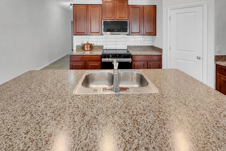 Photo 14 of 23 of 10113 Rosemary Leaf Ln, Riverview, FL