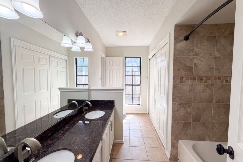 Photo 20 of 27 of 4300 Windwillow Ct, Fort Worth, TX