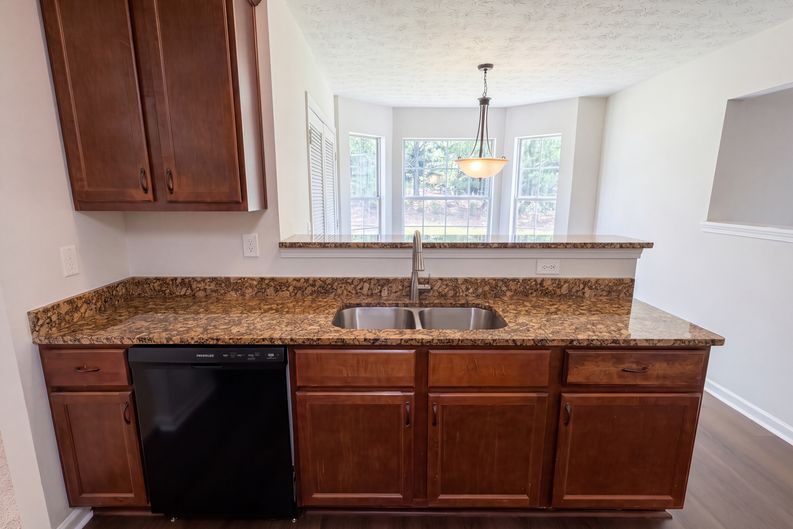 Photo 14 of 33 of 1672 Bennett Dr, McDonough, GA