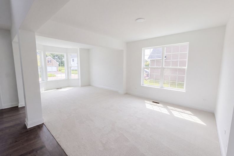 Photo 10 of 47 of 1856 Chandolin Ln, Elgin, IL