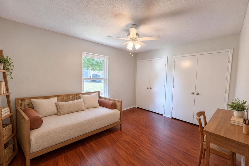 Photo 11 of 18 of 502 Anice Ln, Euless, TX