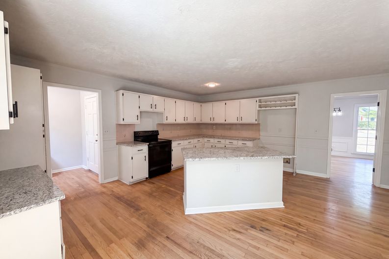 Photo 15 of 22 of 1033 Chestnut Hill Cir SW, Marietta, GA