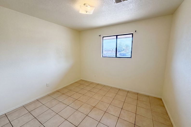 Photo 11 of 19 of 4636 N 67th Ave, Phoenix, AZ