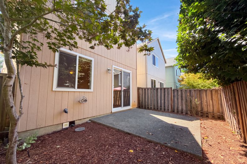 Photo 5 of 19 of 17615 SW Falling Leaf Ct, Beaverton, OR