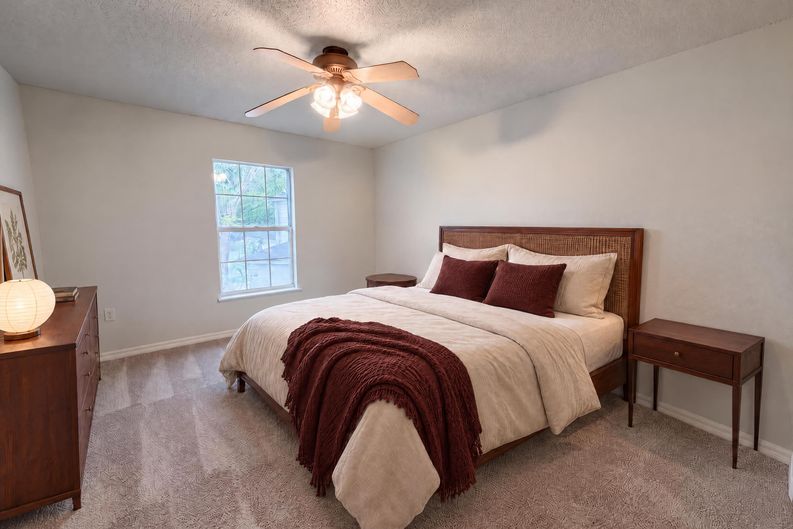 Photo 15 of 34 of 8215 Foxdale Dr, Jacksonville, FL