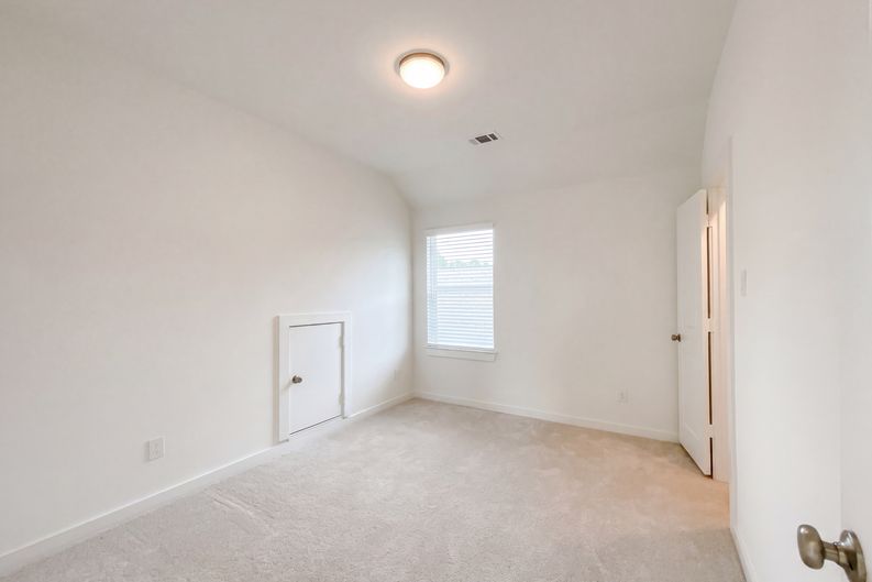 Photo 13 of 19 of 118 Neches Nook Ct, Conroe, TX