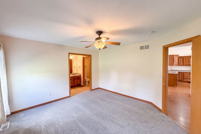 Photo 6 of 17 of 1823 Kingsbury Rd, Washington, IL