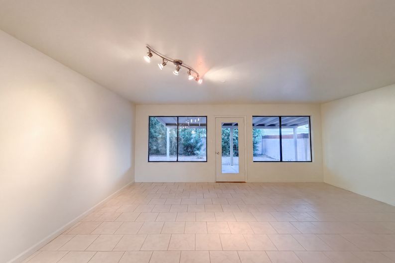 Photo 3 of 23 of 7700 E Meadowbrook Ave, Scottsdale, AZ