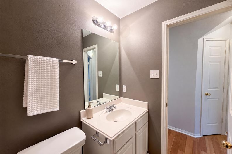 Photo 30 of 41 of 11810 White Water Bay Dr, Pearland, TX