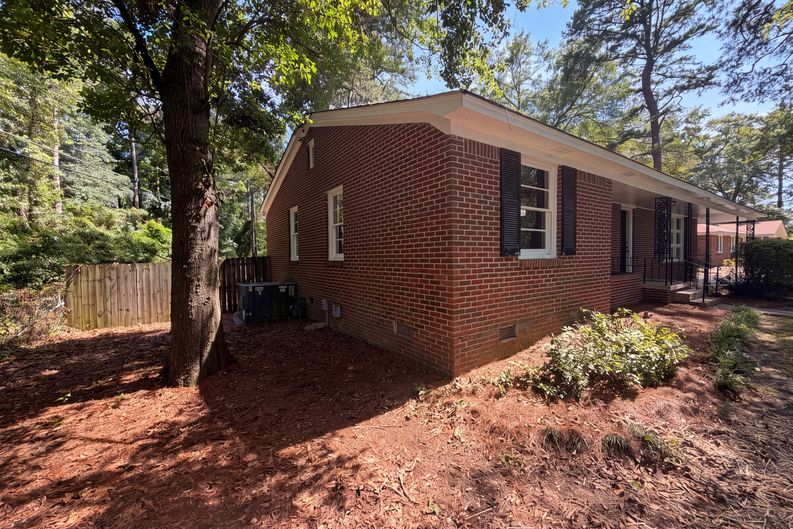 Photo 25 of 27 of 1425 Hollyberry Ln, West Columbia, SC