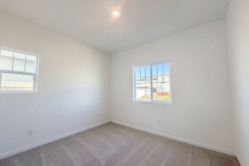 Photo 17 of 46 of 1176 Willow Hill Ave, Sacramento, CA