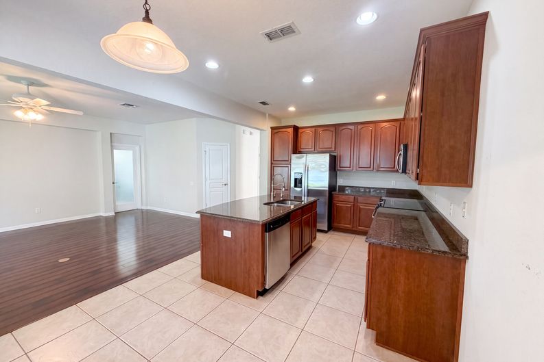 Photo 13 of 36 of 13228 Roskin Ln, Windermere, FL