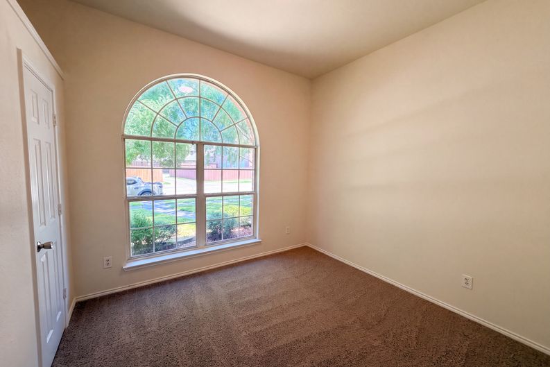 Photo 7 of 16 of 6401 Marquett Dr, Rowlett, TX