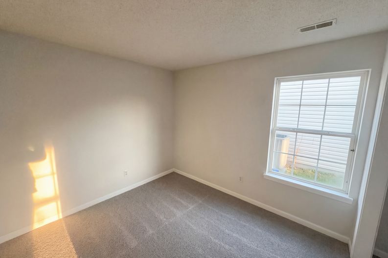 Photo 15 of 20 of 6654 Hazelhatch Dr, Indianapolis, IN