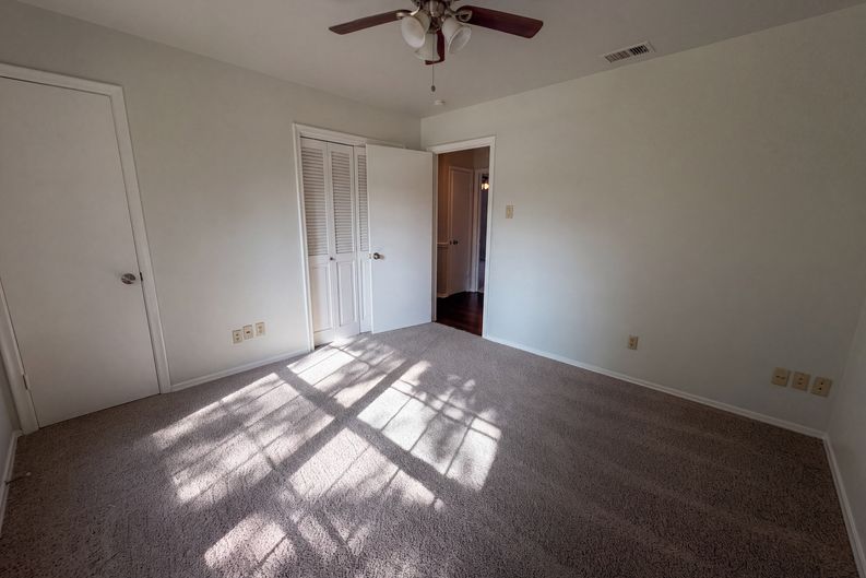 Photo 15 of 24 of 821 Glen Oaks Blvd, Dallas, TX