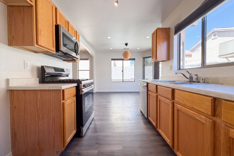 Photo 8 of 17 of 4818 Lone Grove Dr, Las Vegas, NV