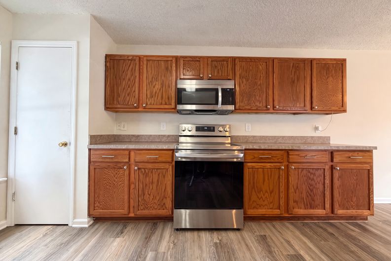 Photo 9 of 27 of 7002 Beekman Lake Dr, Jacksonville, FL