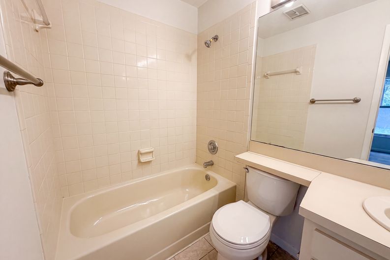 Photo 12 of 18 of 8613 Cottonway Ln, Tampa, FL