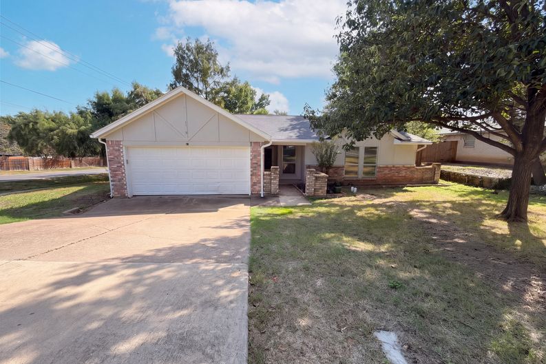 Photo 19 of 22 of 2527 Holt Rd, Arlington, TX