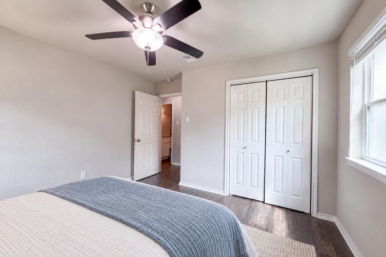Photo 14 of 20 of 330 E Coral Way, Grand Prairie, TX