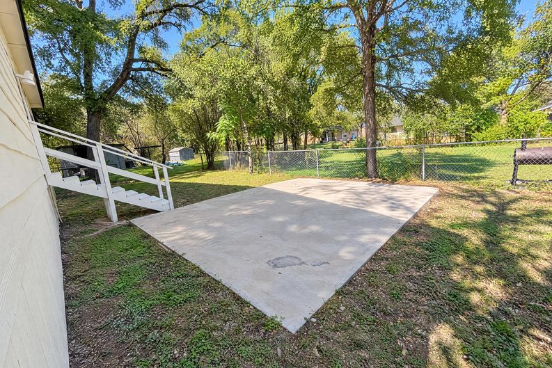 Photo 19 of 21 of 324 W Avenue C, Belton, TX