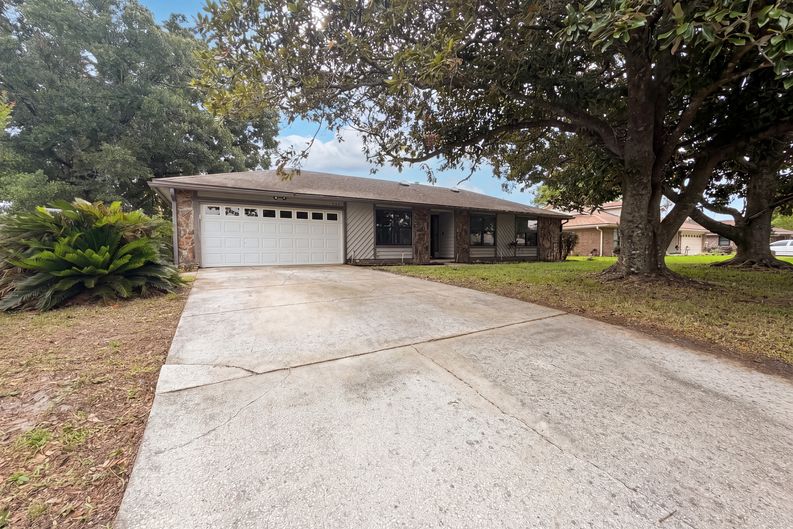 Photo 14 of 17 of 2441 Longwood St, Orange Park, FL