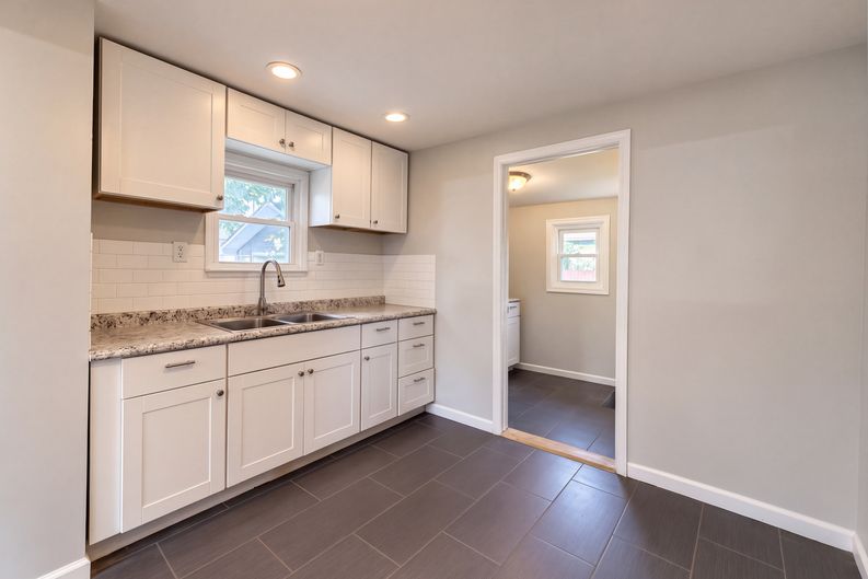 Photo 6 of 18 of 2224 Markese Ave, Lincoln Park, MI